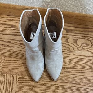 DV by Dolce Vita Women's Cream Ankle Booties